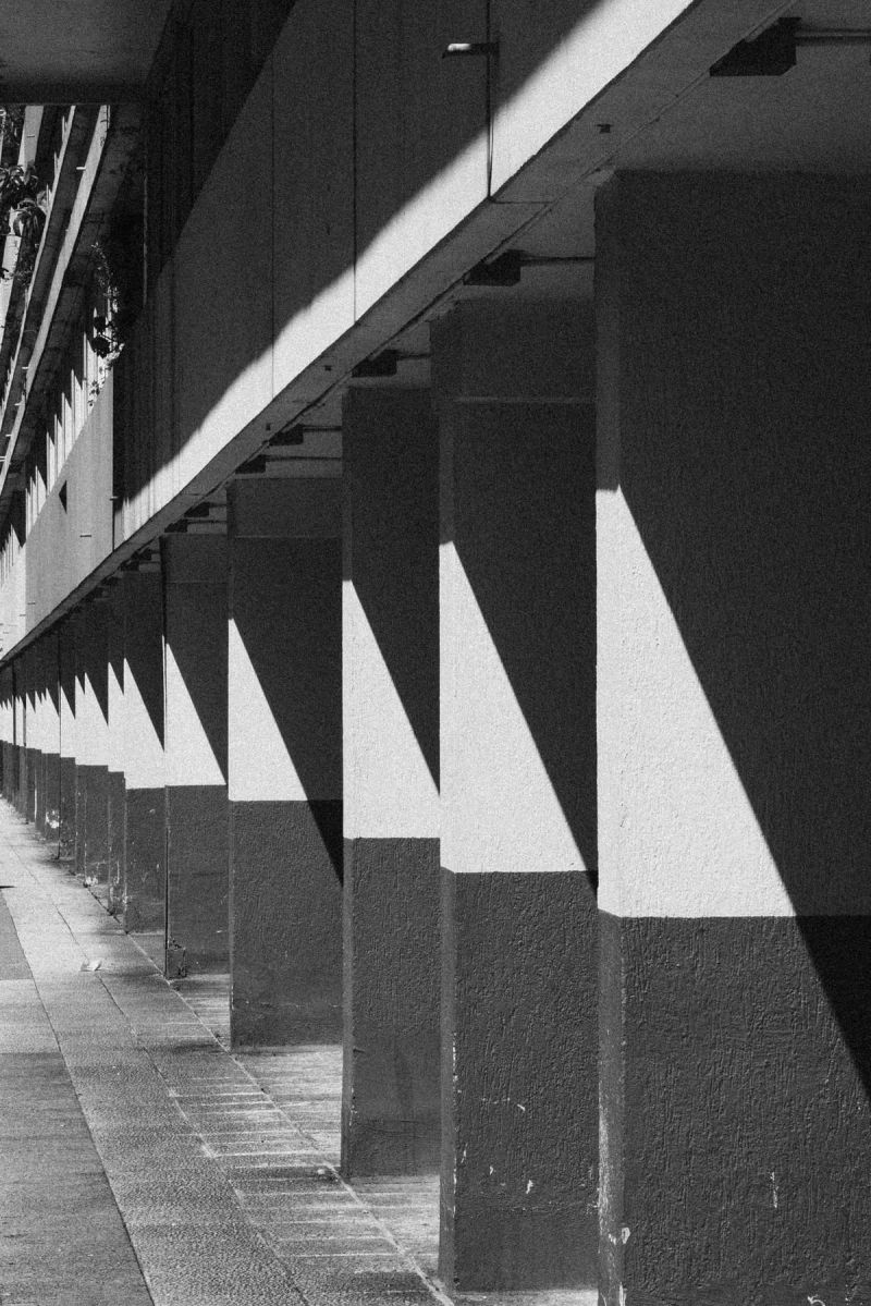 Repetition of angular shadows, sur la dalle du 13ème