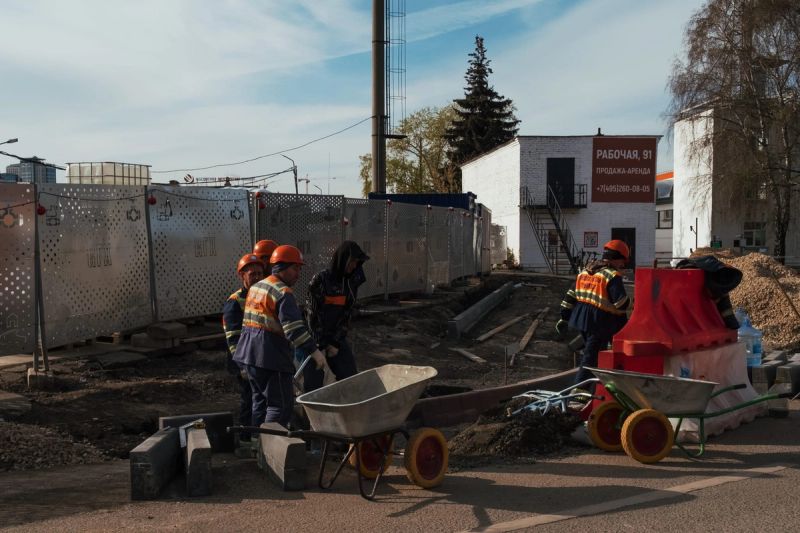 Moscow workers [3] — Moscow, Djerba