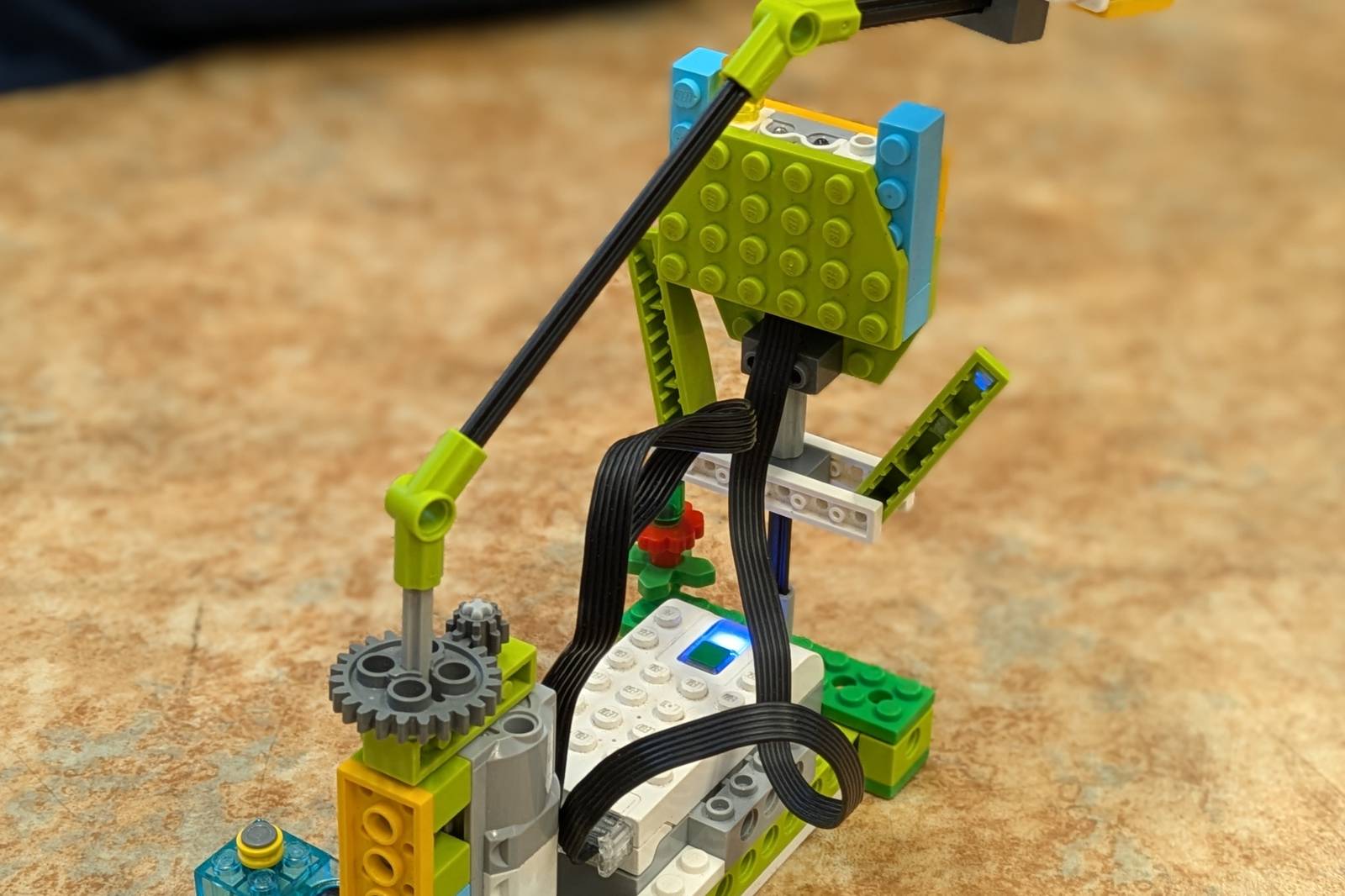 Stavebnice LEGO Education WeDo 2.0 používaná v kurzech Robotika pro předškoláky, 1 a 2