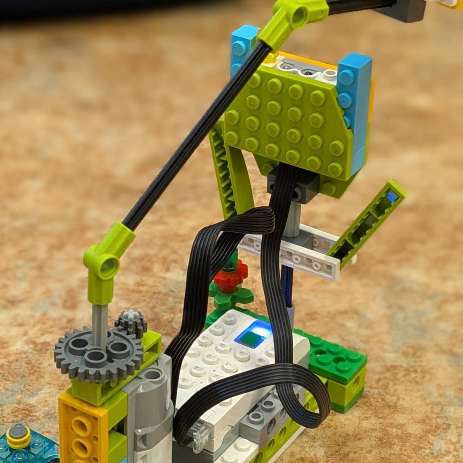 Stavebnice LEGO Education WeDo 2.0 používaná v kurzech Robotika pro předškoláky, 1 a 2