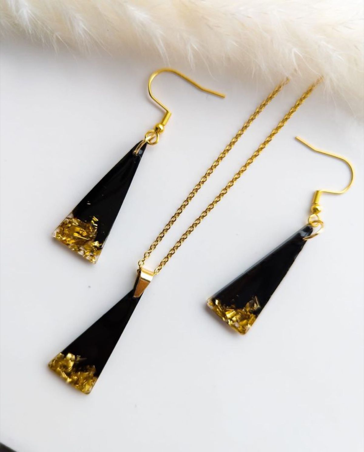 Black & Gold Flake Pendant Set