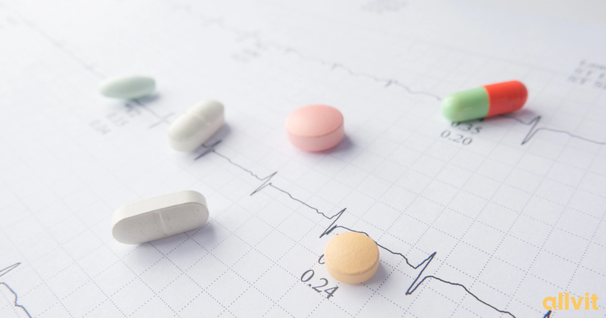 Medikamenter på et ark. Foto.