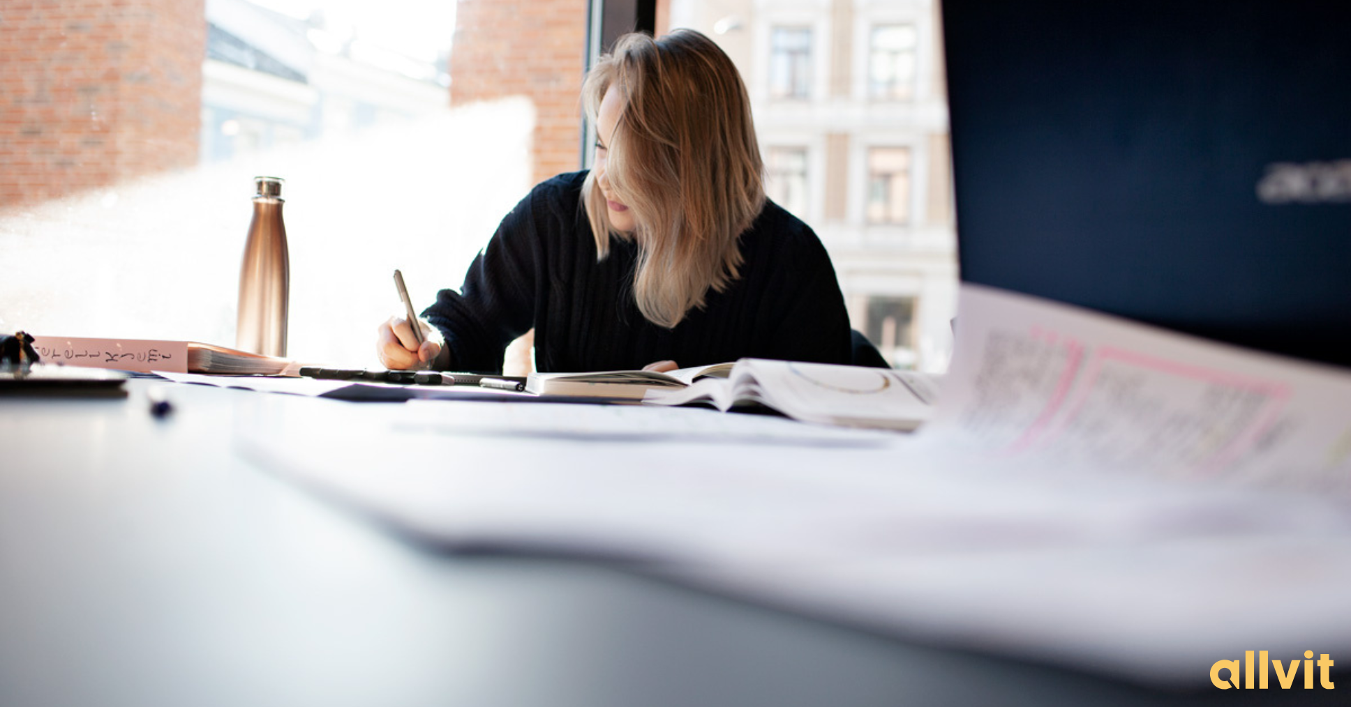 Student som studerer. Foto.