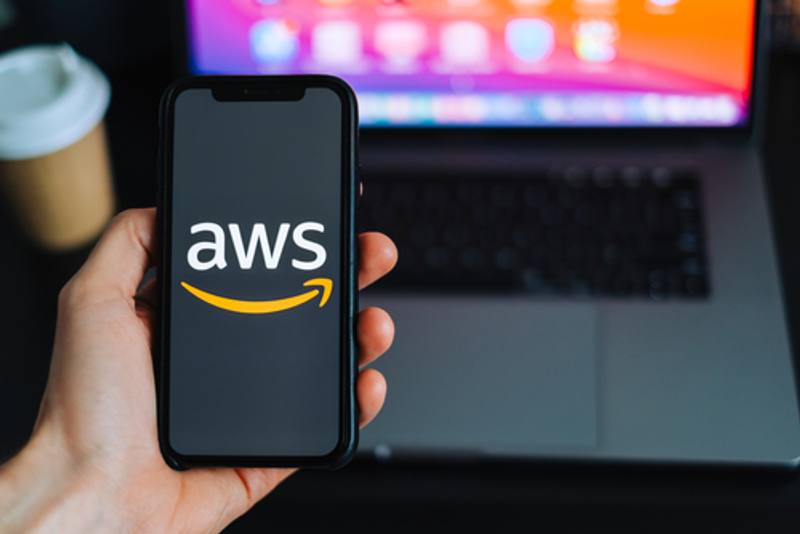 How to build a Social Network on AWS