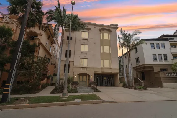 16117 Sunset Blvd.