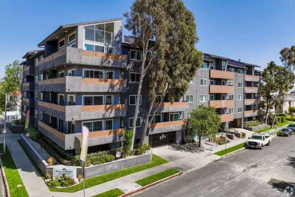 110 S. Sweetzer Ave.