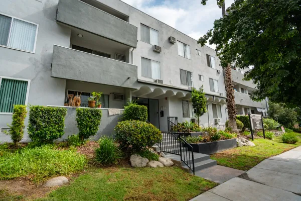 4950 Coldwater Canyon Ave.
