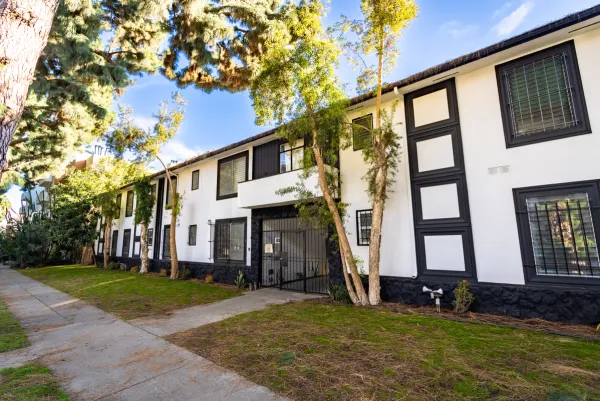 7044 Lanewood Ave.