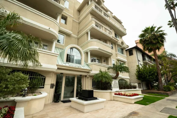 114 N. Doheny Dr.