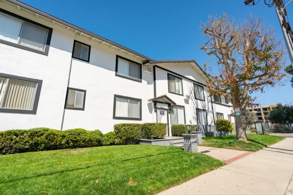 18407 Dearborn St.