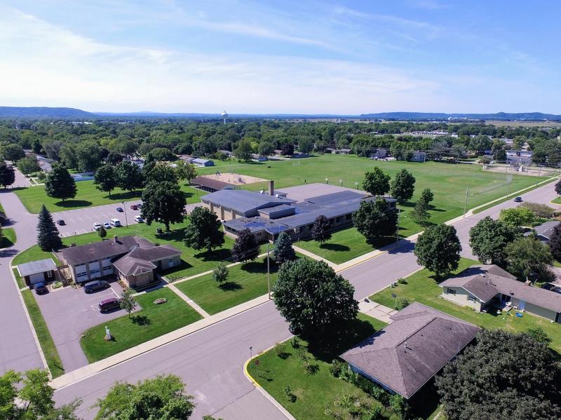 Vista aérea del campus y los terrenos de St. Aloysius School en 2018