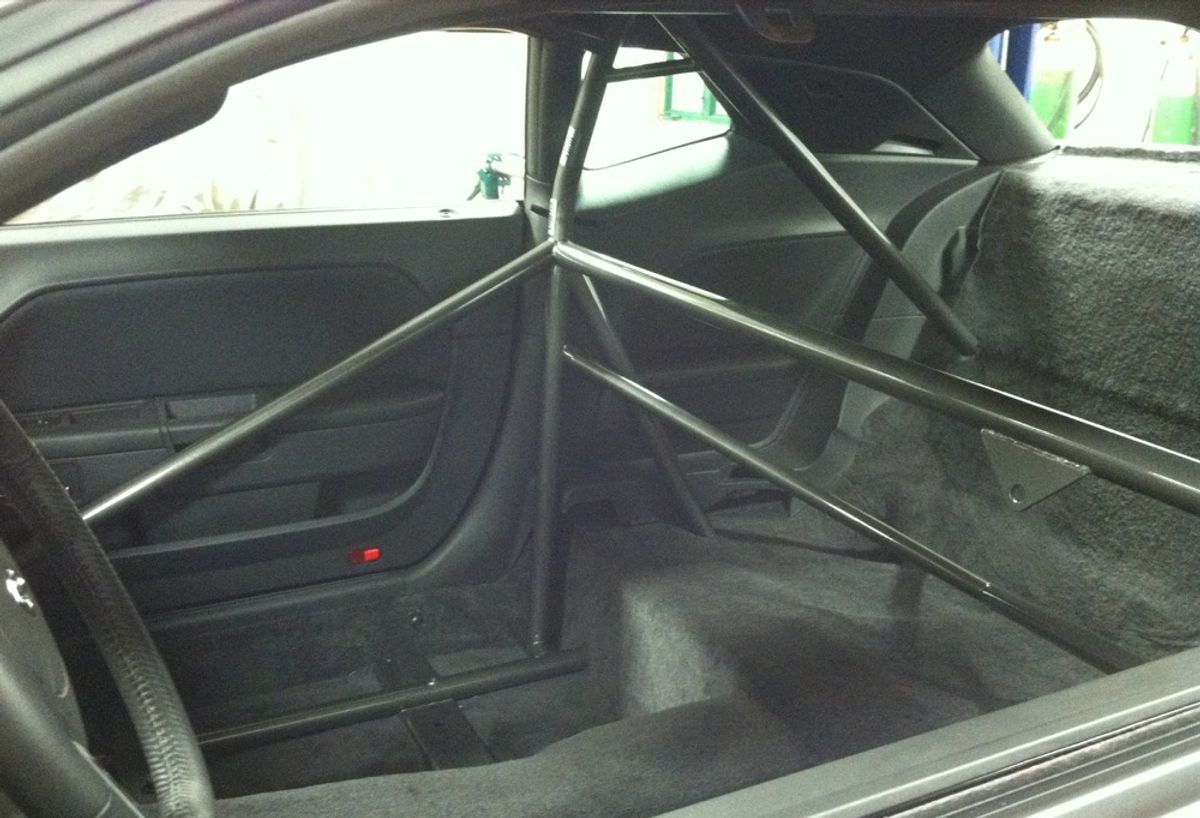 Roll cage with full interior