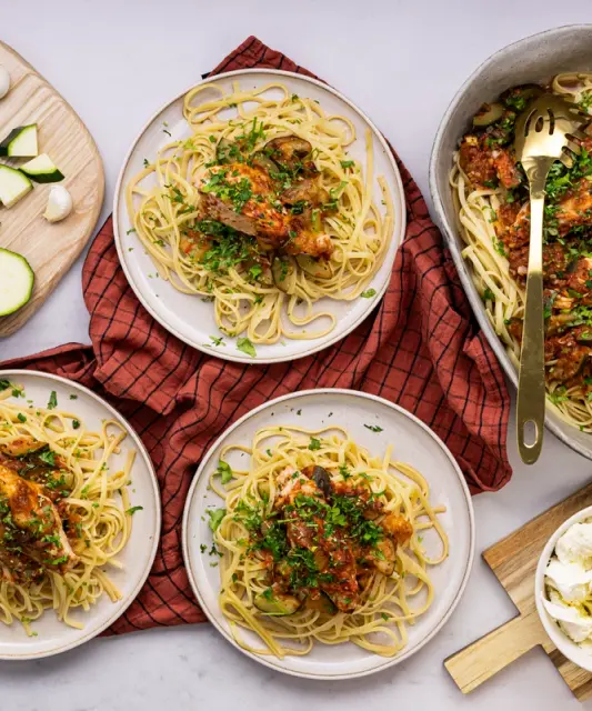 Uunissa haudutettu mozzarellabroileri & pastaa