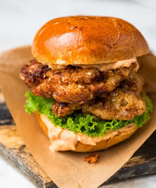 Koreapärane kanaburger kimchiga