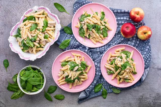 Omenainen kanapasta pinaatilla & parmesanjuustolla