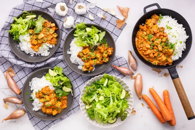 Täyteläinen Lyonin tofu & riisiä