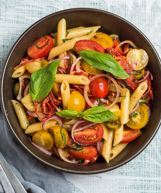 Vürtsikas pastasalat chorizo ja oliividega