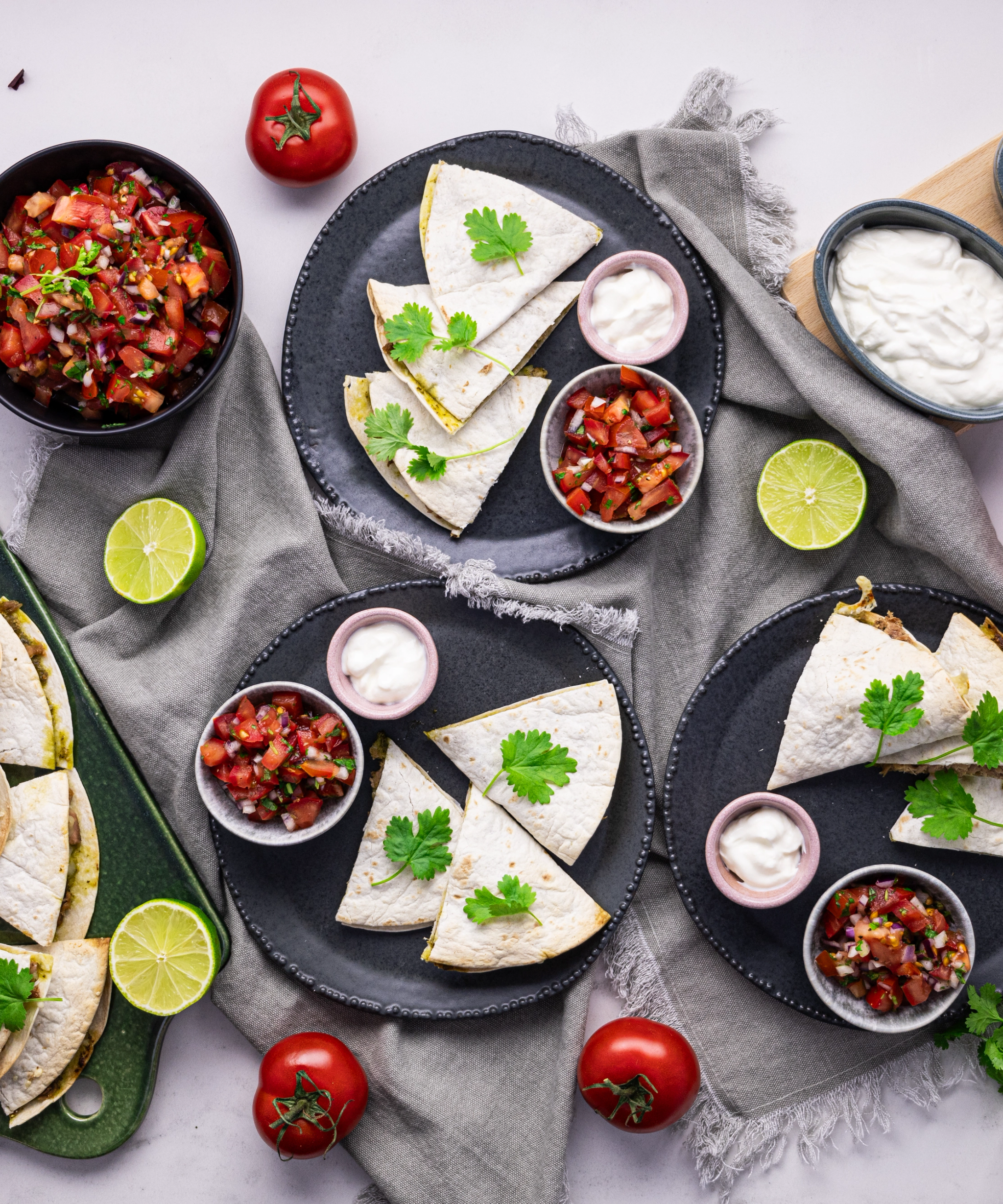 Quesadillat tonnikalalla & pestolla sekä pico de galloa