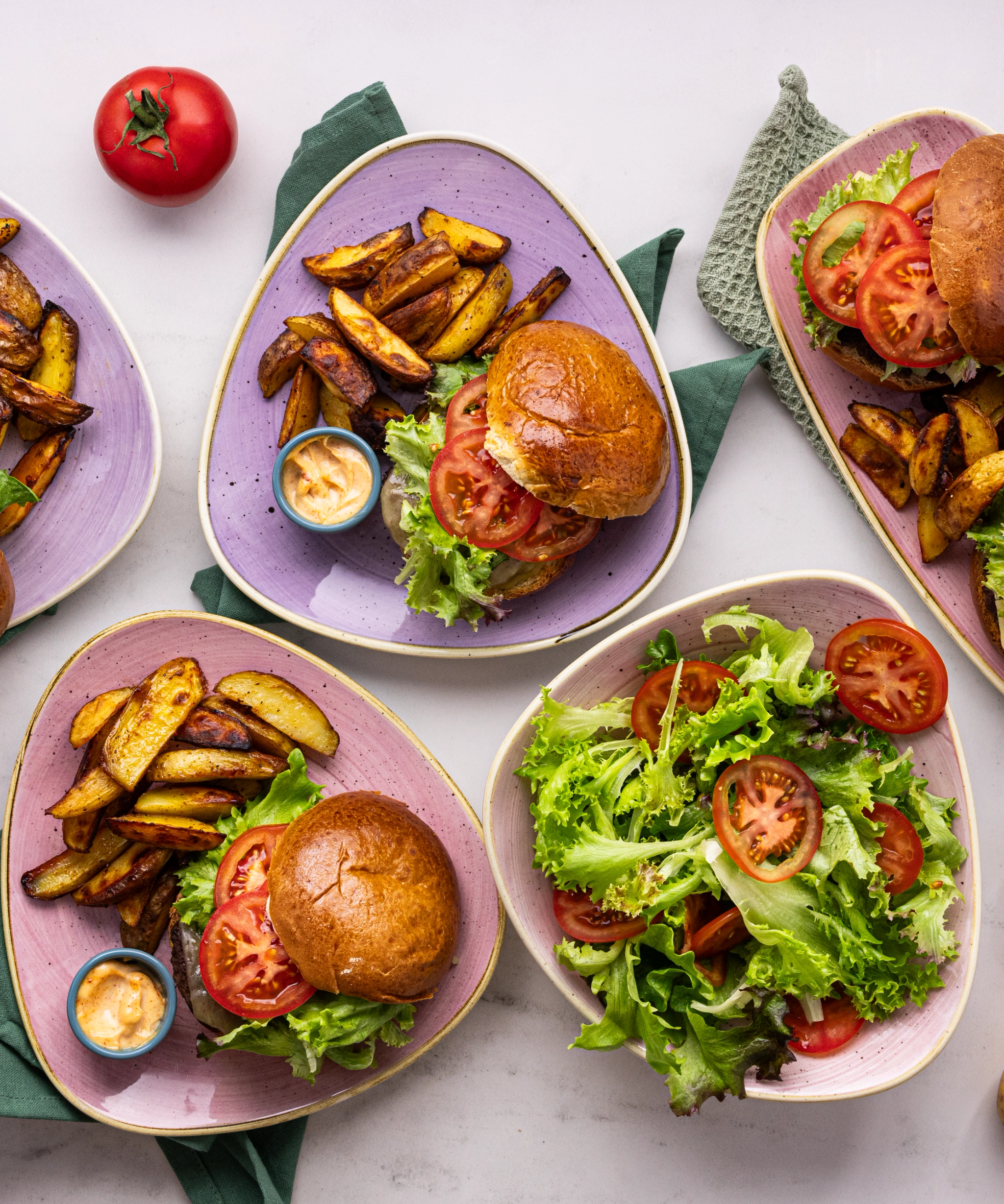 Helpot juustoburgerit & lohkoperunoita
