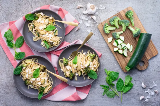 Pasta Primavera Apetina-juustolla