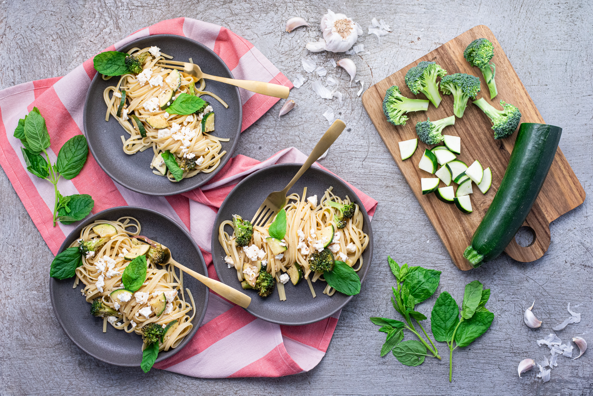Pasta Primavera Apetina-juustolla