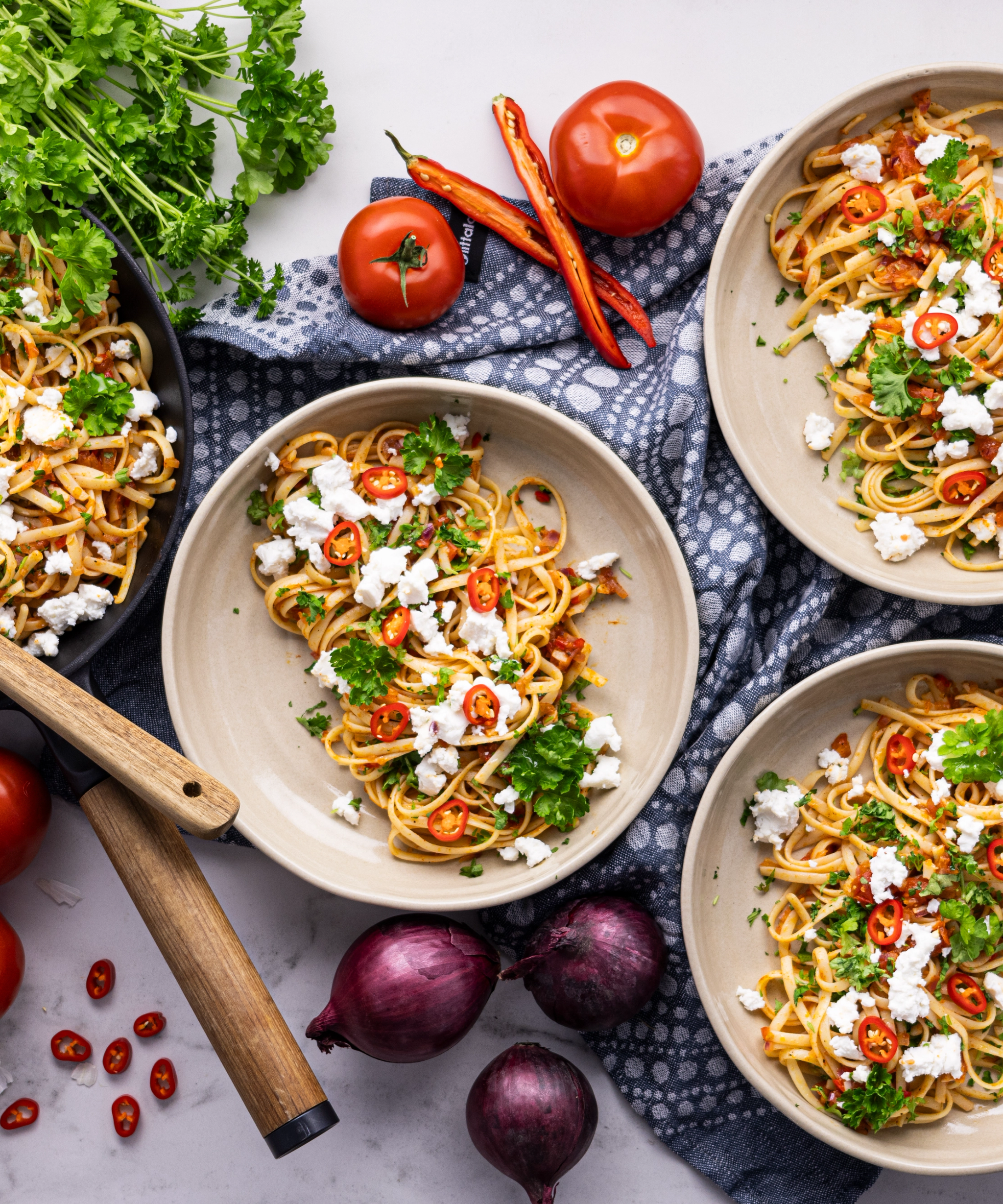 Pasta värskete tomatite ja kitsejuustuga