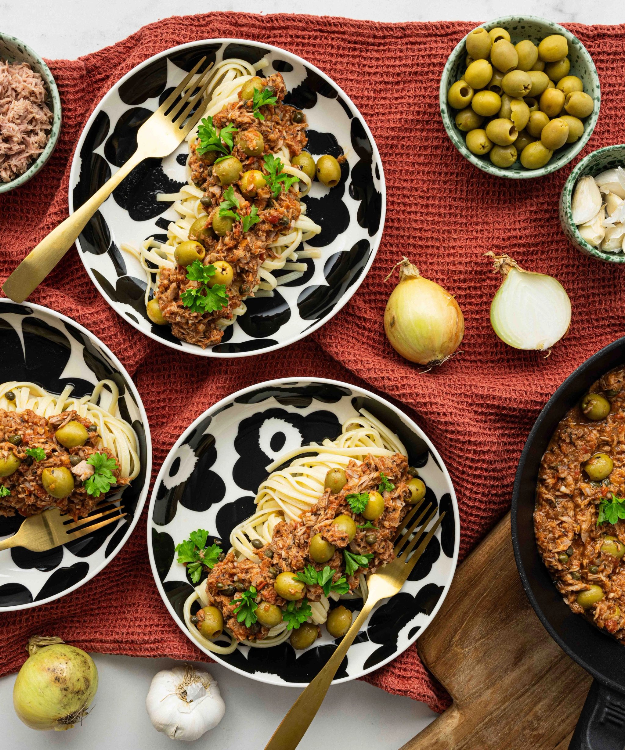 Pasta alla Puttanesca tuunikalaga