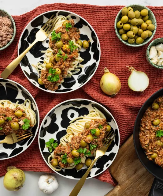Pasta alla Puttanesca tuunikalaga