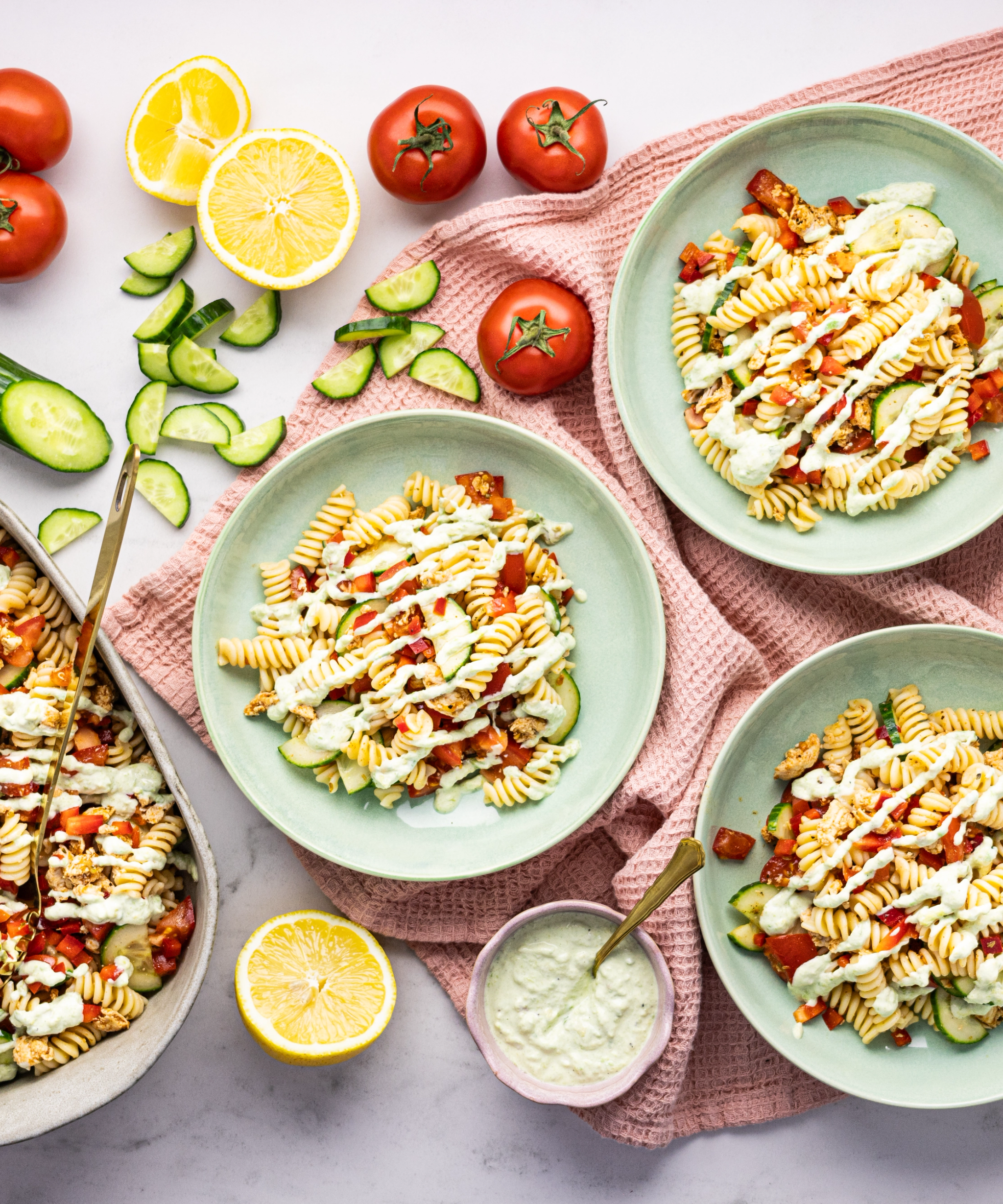 Pastasalat kanafilee ja avokaadokastmega