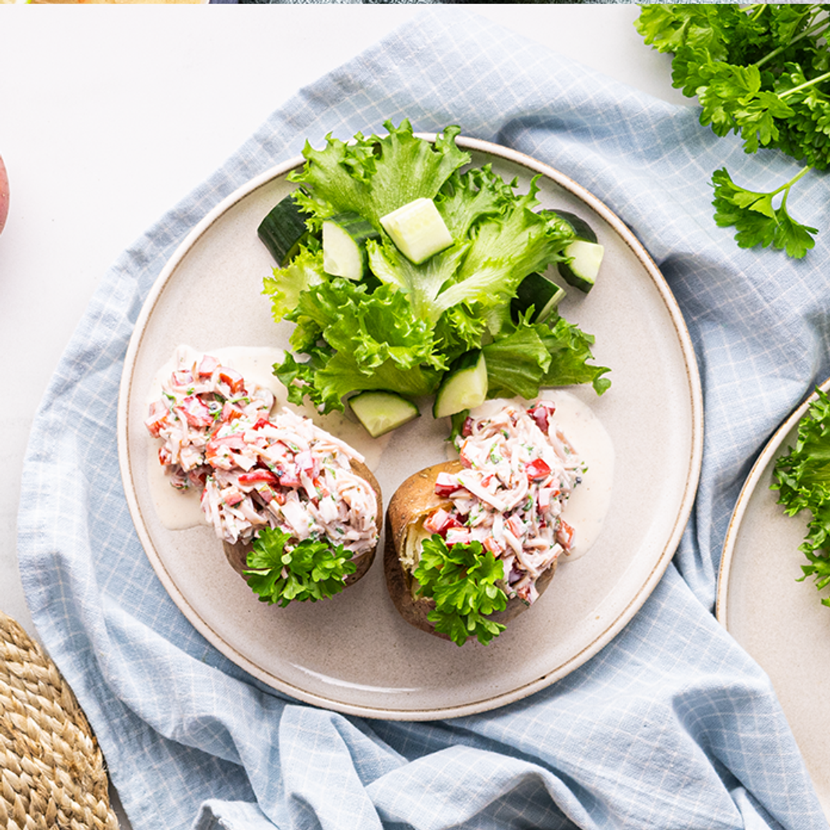Baked Potatoes with Farmer’s Ham Filling and Salad | Yummy - A máte chuť vařit!