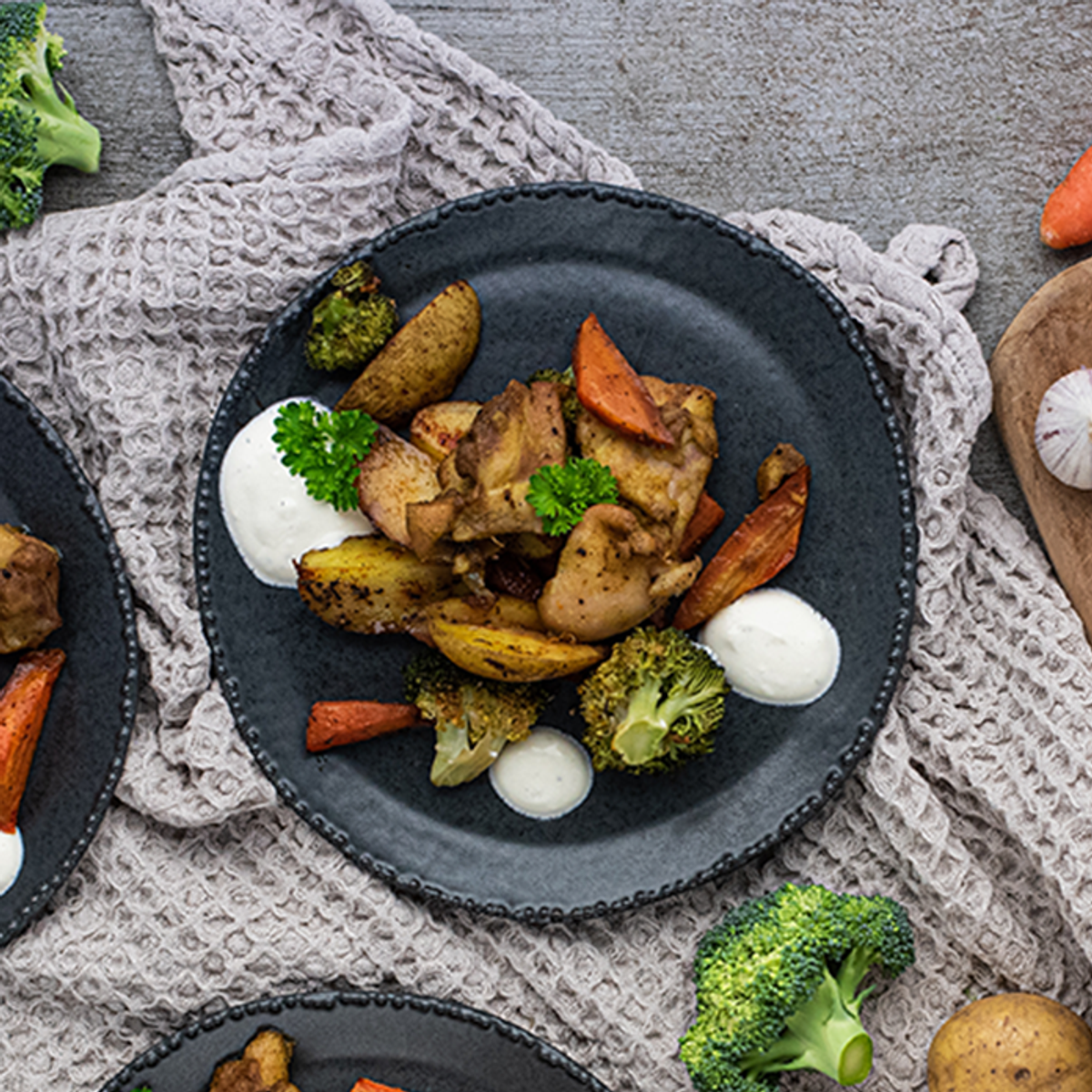 Baked Chicken with Vegetables and Chive Dip | Yummy - A máte chuť vařit!