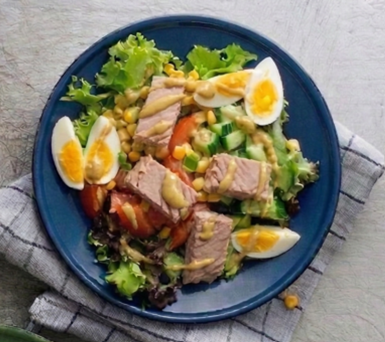 Fresh Salad with Mackerel, Egg and Organic Rye Bread | Yummy - A máte chuť vařit!