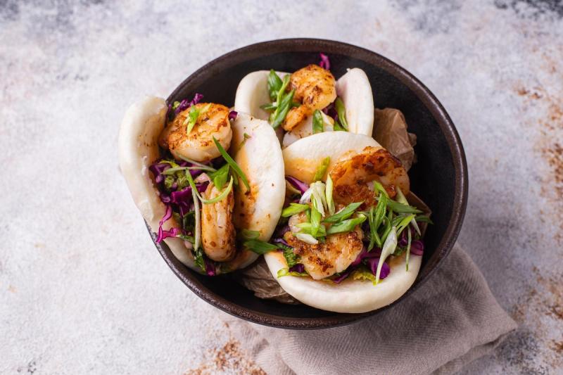 Baoburgers with shrimp and spicy mayonnaise sauce