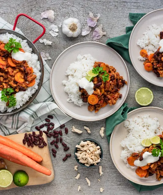 Chili con Tofu s fazolovou salsou a jasmínovou rýží