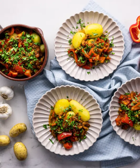 Tofu „Chashushuli“ na gruzínský způsob s bramborami