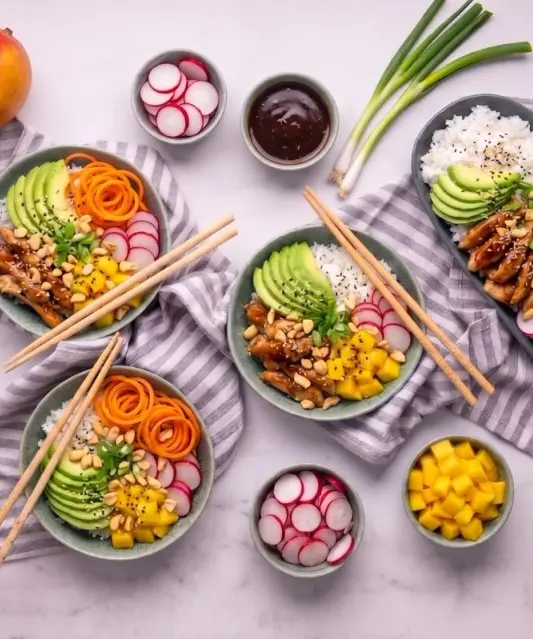 Poke Bowl with Teriyaki Chicken Strips, Mango and Avocado