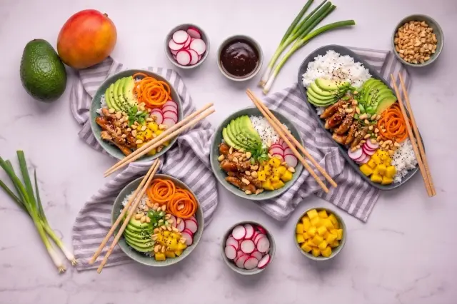 Poke Bowl with Teriyaki Chicken Strips, Mango and Avocado