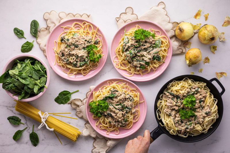 Tonnikalapasta maustetulla ruokakermalla & pinaatilla
