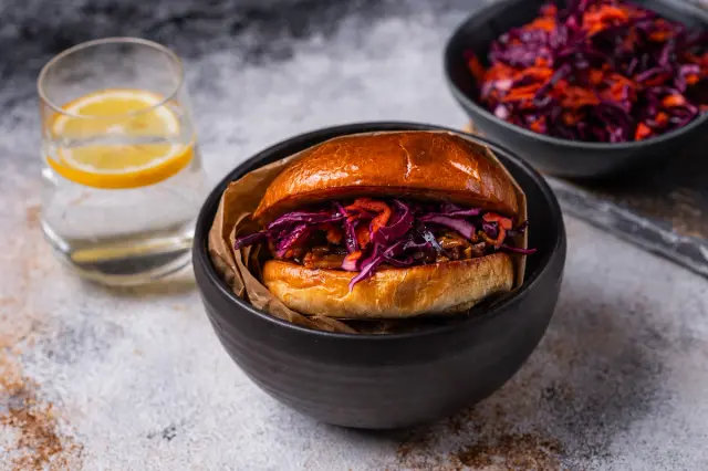 Rebitud sealihaga burger