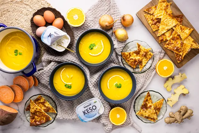 Aurinkoista bataattikeittoa & flatbread Keso-raejuustosta