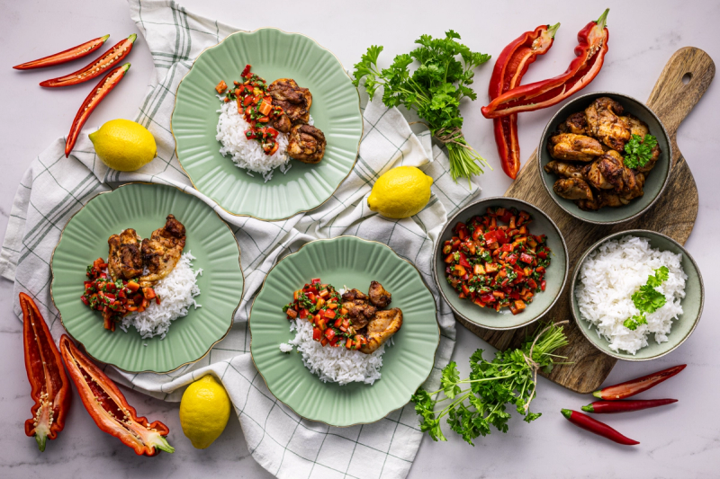 Kuřecí kousky s paprikovým chimichurri a jasmínovou rýží