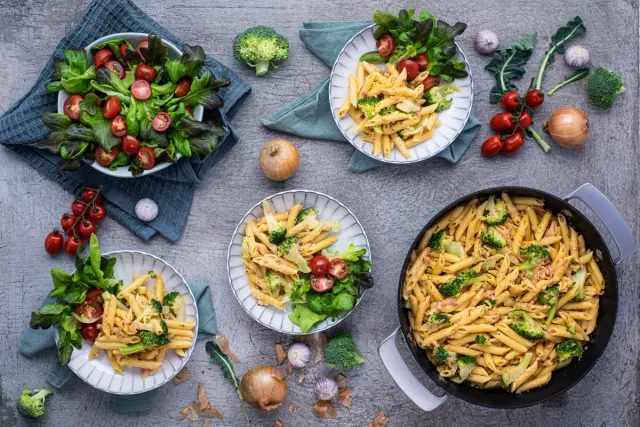 Mac`n cheese pekonilla & salaattia