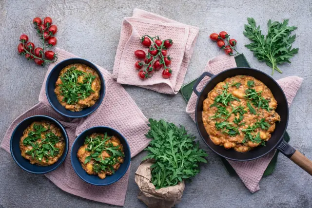 Gnocchi v rajčatovo-ricottovém pestu s kuřecím masem a rukolou