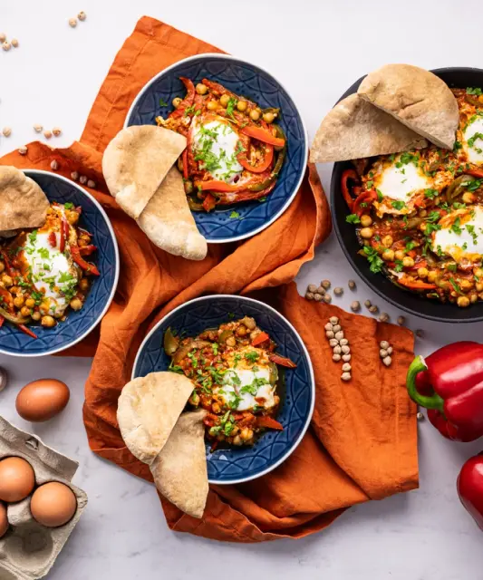 Pohjois-Afrikkalainen shakshuka kikherneillä & kananmunilla