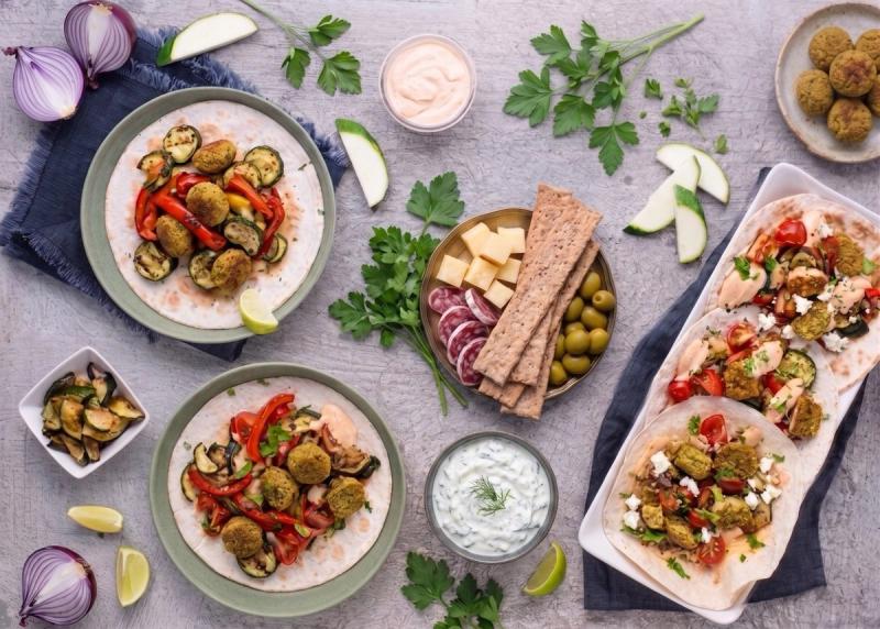 Falafelové wrapy s koprovým dipem a grilovanou zeleninou & Tapas