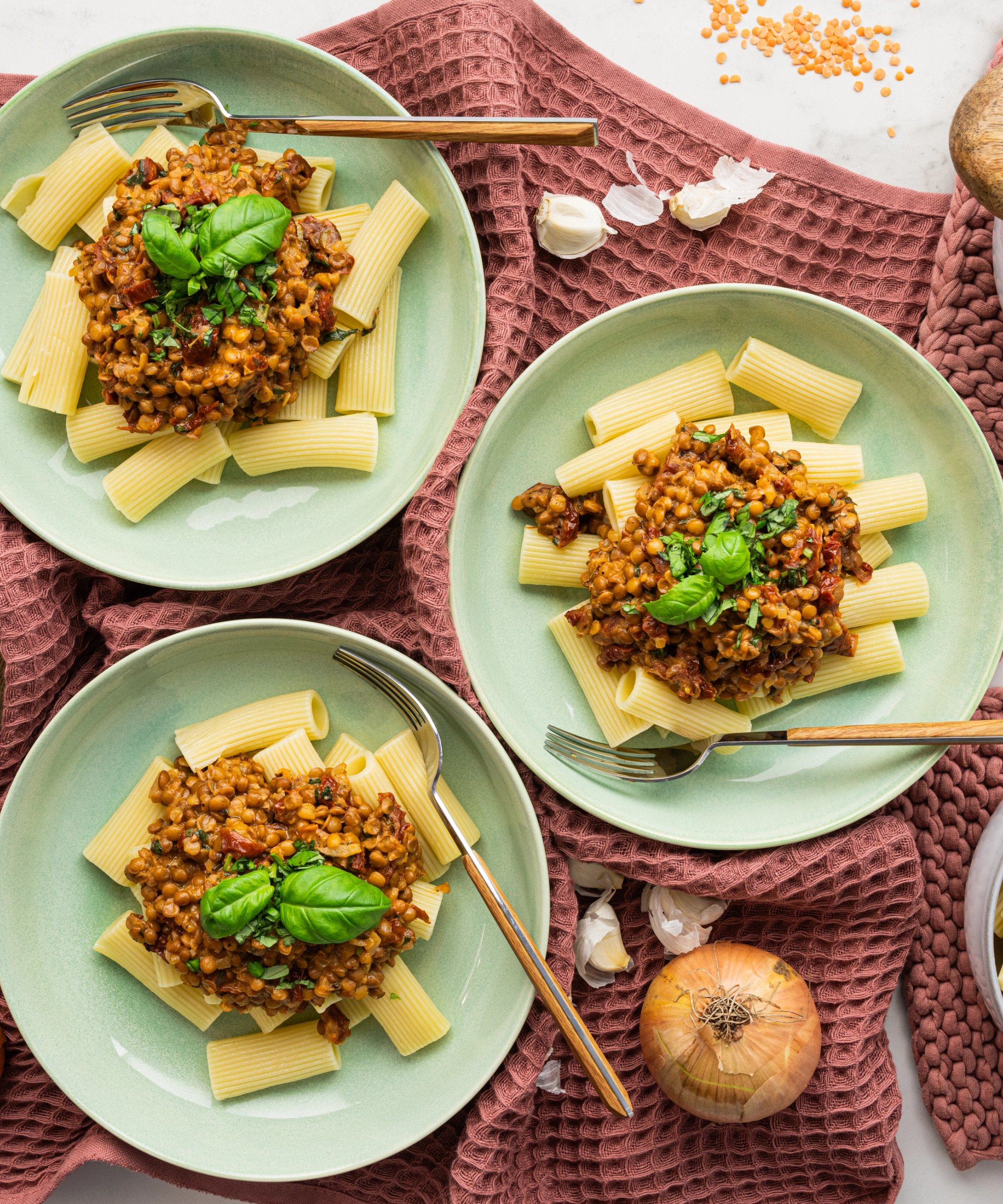 Creamy pasta with lentils & sun-dried tomatoes