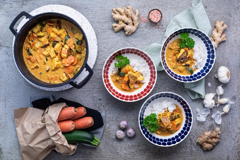 Miedosti mausteinen halloumi-kasviscurry & basmatiriisiä