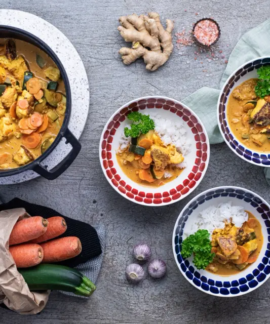 Miedosti mausteinen halloumi-kasviscurry & basmatiriisiä