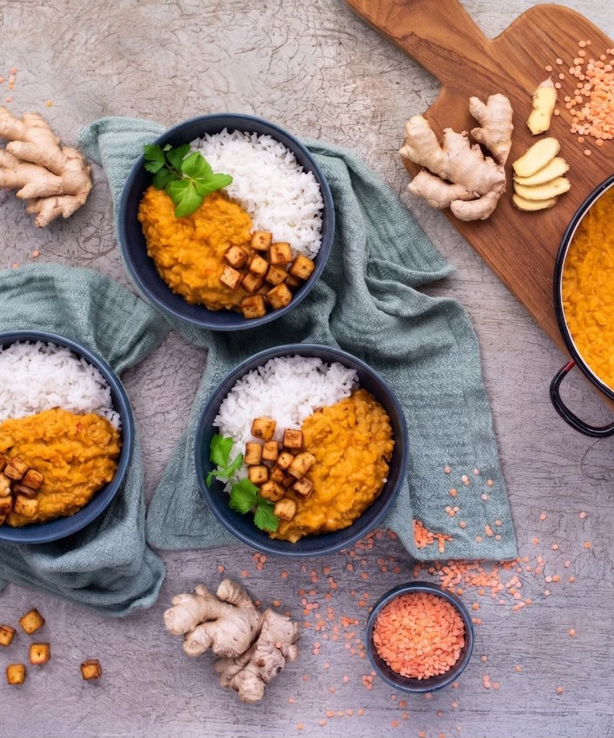 Indický dhal s údeným tofu, kokosovým mliekom a ryžou basmati