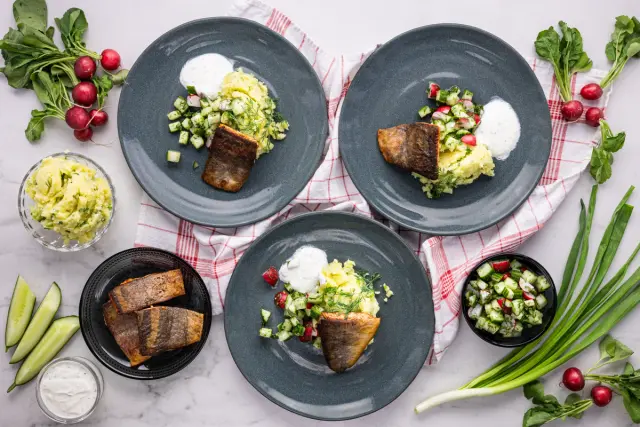 Pannulla paistettua taimenta, marinoituja kasviksia & tillikastiketta